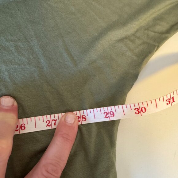 NWT - Universal Standard Crew Neck Dolman Sleeve Top - M(18/20) - Oil Green - Picture 4 of 5